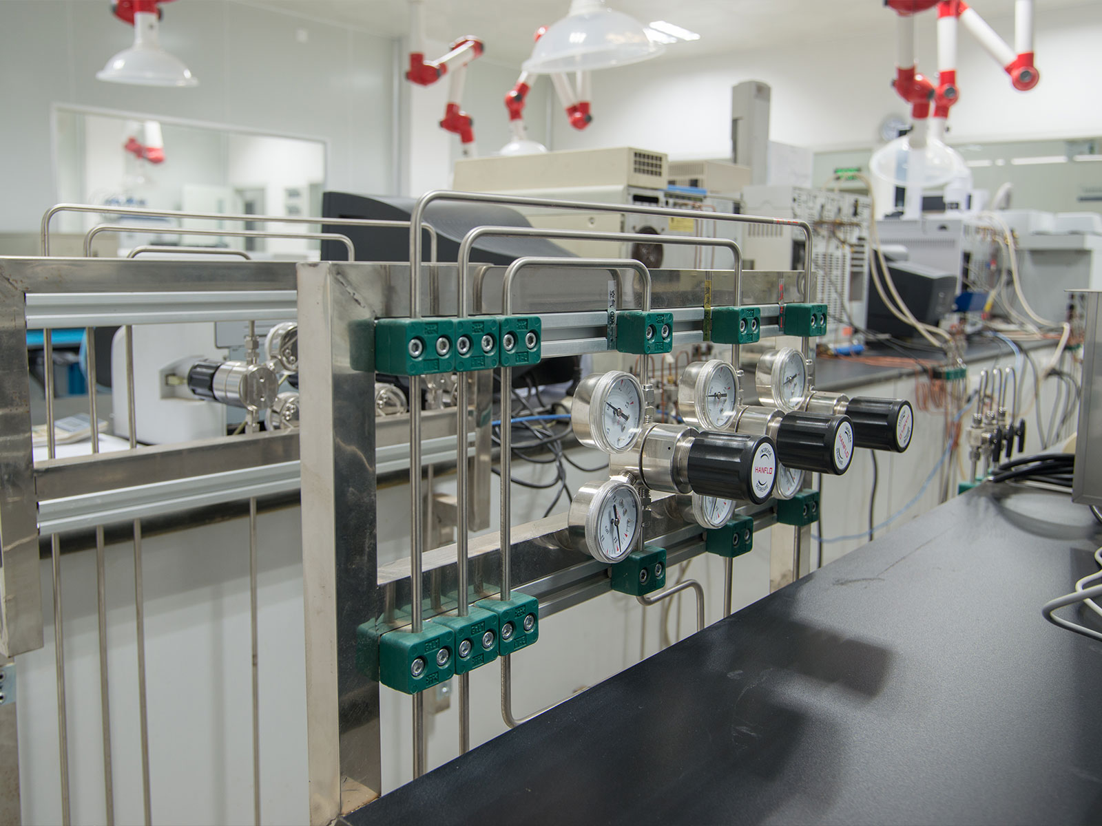 實(shí)驗(yàn)室氣體管道系統(tǒng)是實(shí)驗(yàn)室中非常重要的一部分